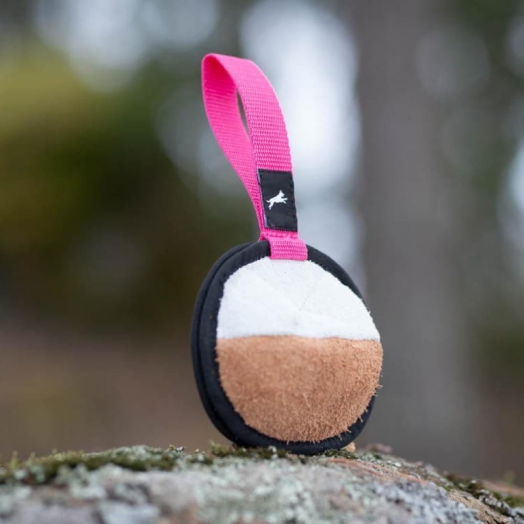 Sweetie ball with a treat pocket pink closed.jpg
